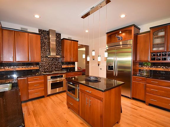 4th image of 2629 Pin Oak Dr