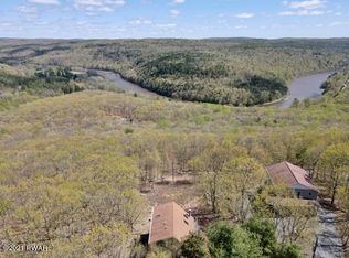 114 Blackbird Ct, Lackawaxen, PA 18435