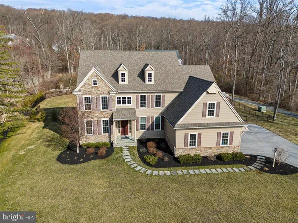 2 Jeunet Ln, Malvern, PA 19355