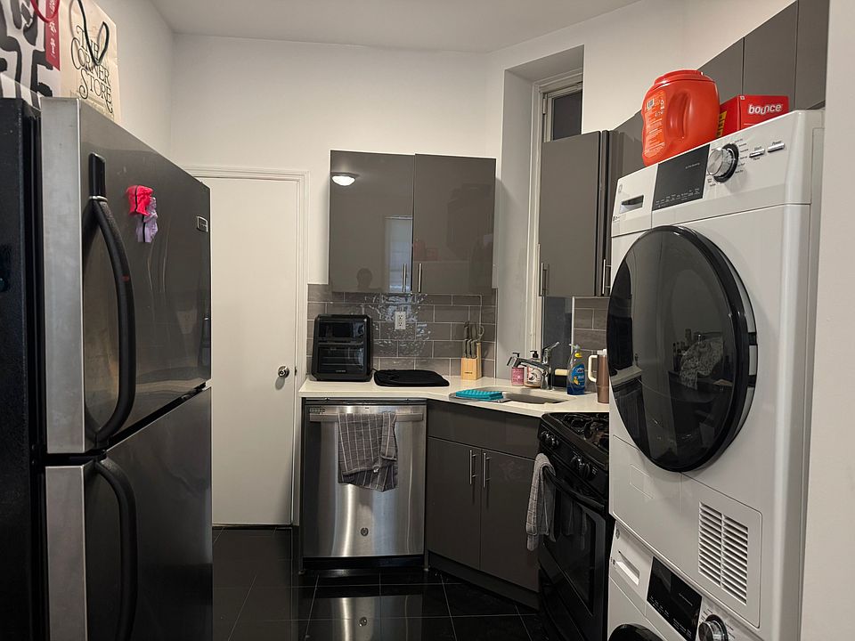 2nd image of 18 N Moore St APT 2F