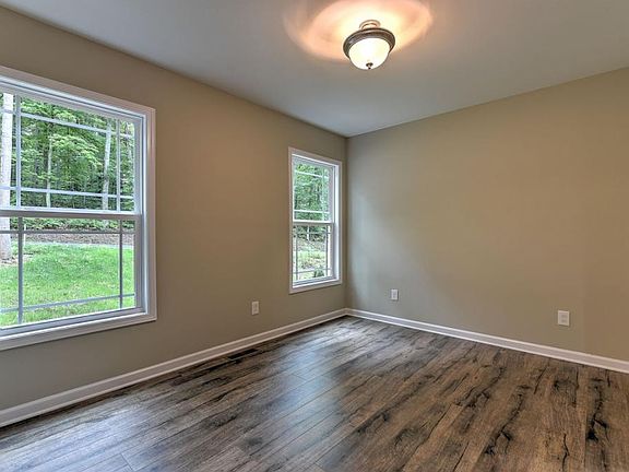 3rd image of 236 Allenwood Dr