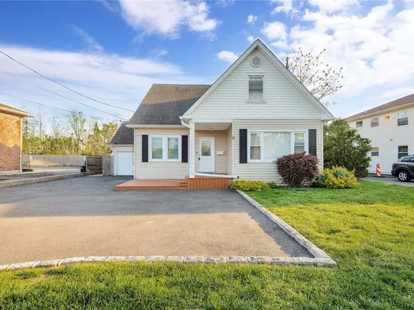 8 Gwynne Lane, Farmingdale, NY 11735