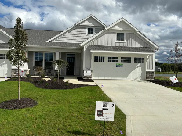 3728 Leenheer Dr #7, Grandville, MI 49418
