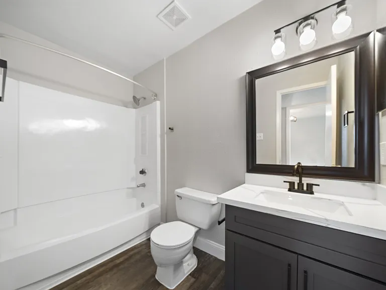 6Ten at Med Center Apartments — Photo 39