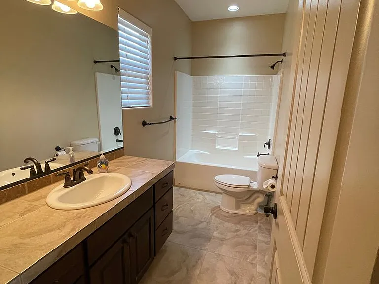 83 N Lee Ln — Photo 16
