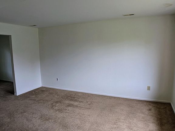 3rd image of 7 Christopher Ct