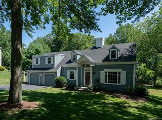 126 Knollwood Dr, Fairfield, CT 06824
