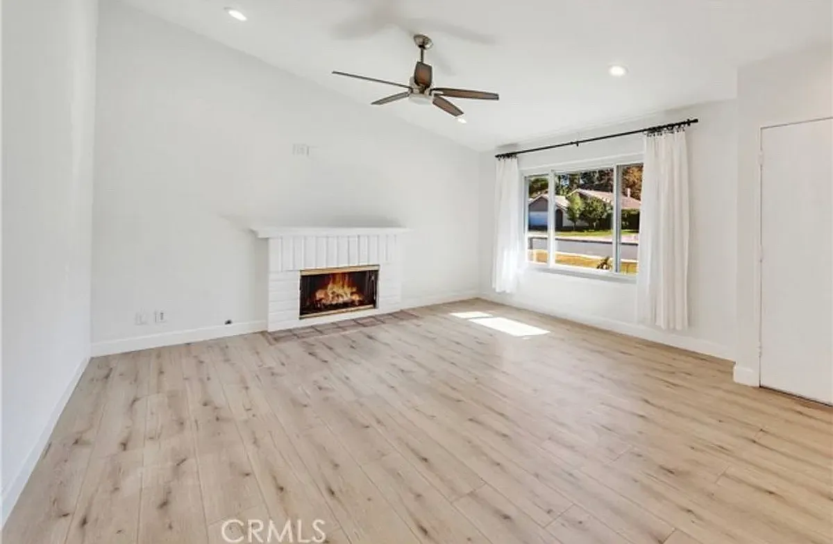 4 bed, 1400 sqft, $4,200 — Photo 3