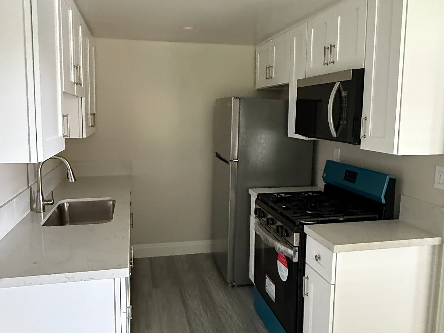 2 bed, 900 sqft, $2,399 — Photo 2