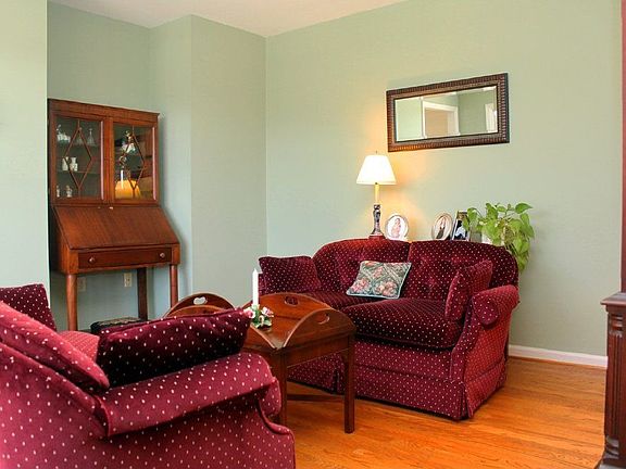 3rd image of 10236 Meadowridge Dr