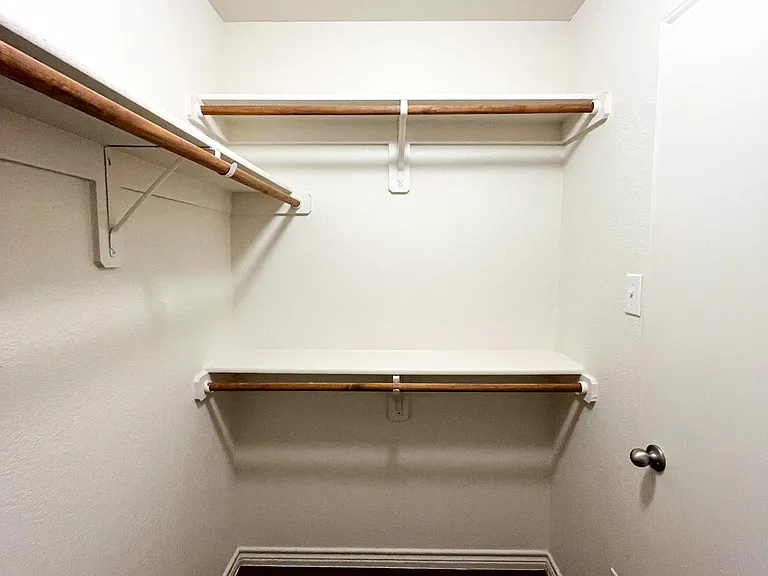 1515 Justin Loop #B — Photo 23