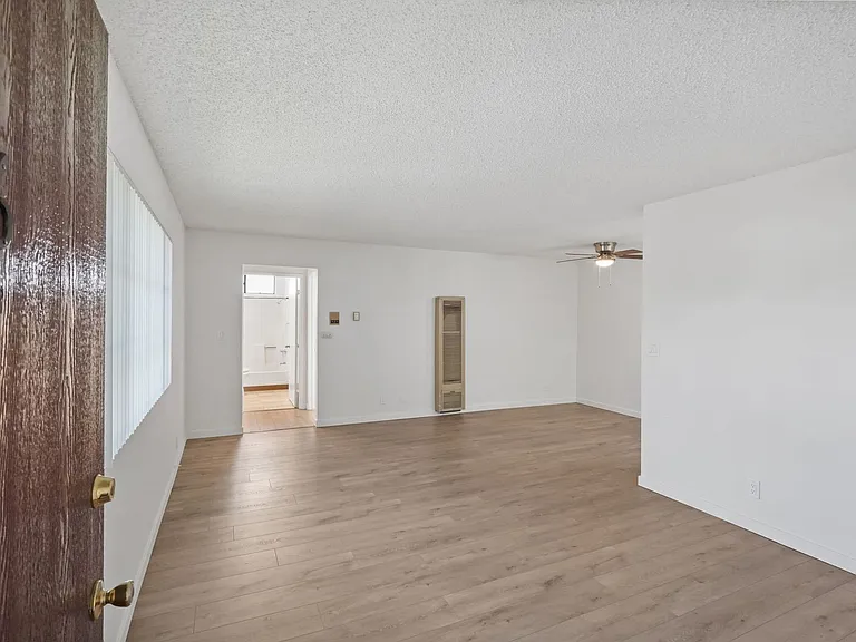 12603 Oxnard St — Photo 2