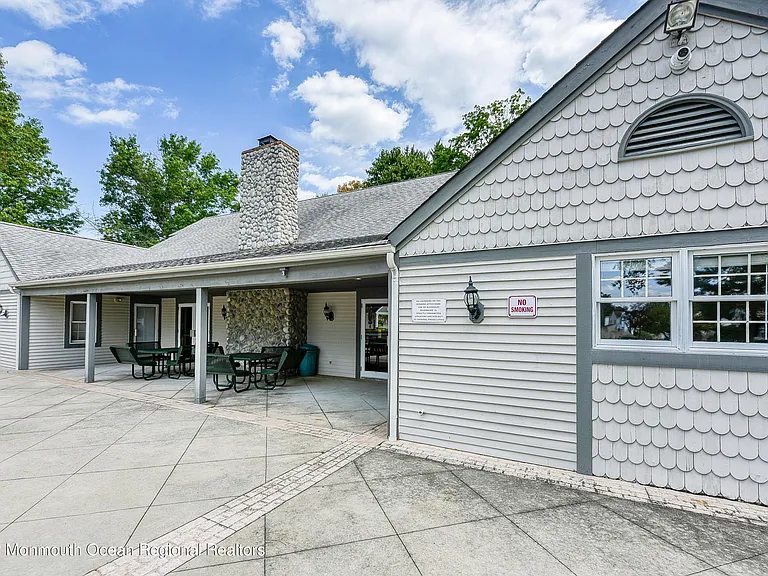 45 Tulip Ln — Photo 19