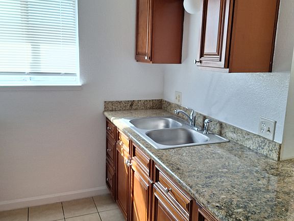 4th image of 510 E Vine St APT M