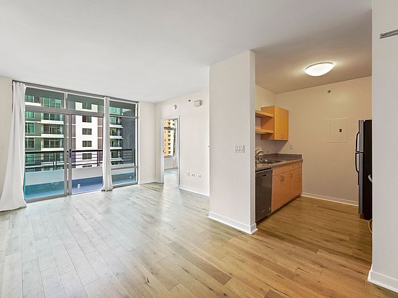 3rd image of 425 W Beech St Unit 1406