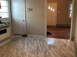 8 Mid Oaks St, Monroe, NY 10950