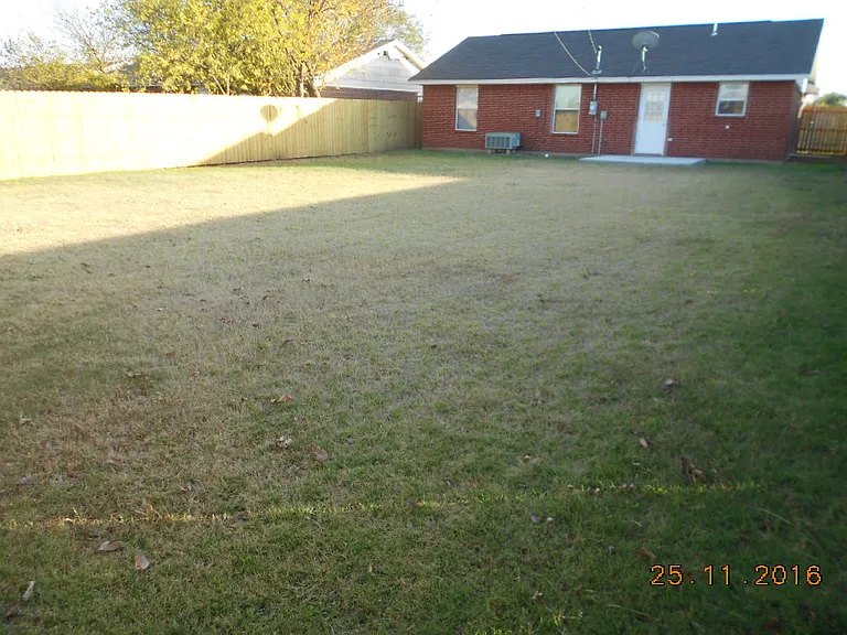 1207 SW Tennessee Ave — Photo 9