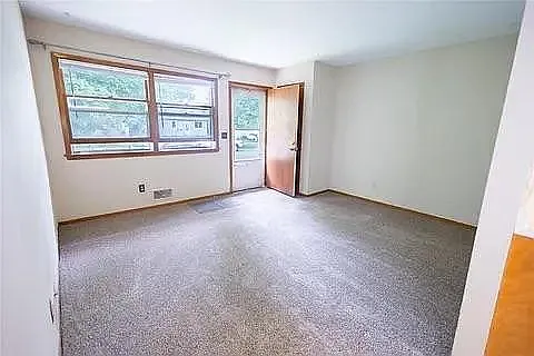 1613 Taylor Ave — Photo 3