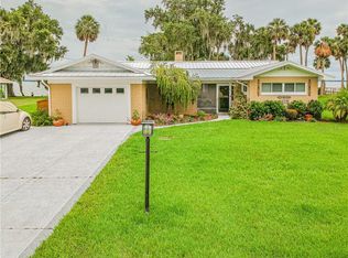 8113 Lakeside Dr, Yalaha, FL 34797