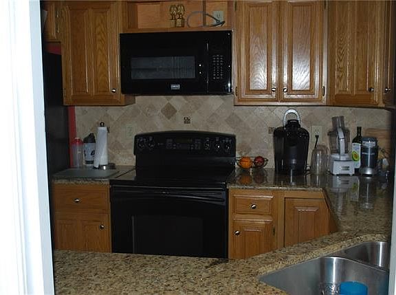 3rd image of 115 Creekside Ln