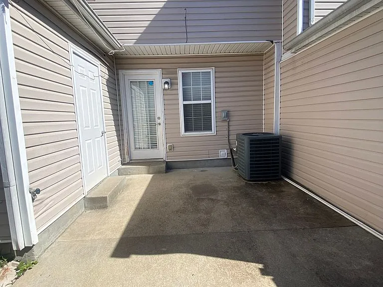 6021 Cullen Dr — Photo 19