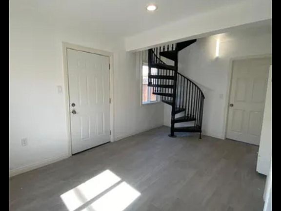 3rd image of 3458 1/2 La Clede Ave