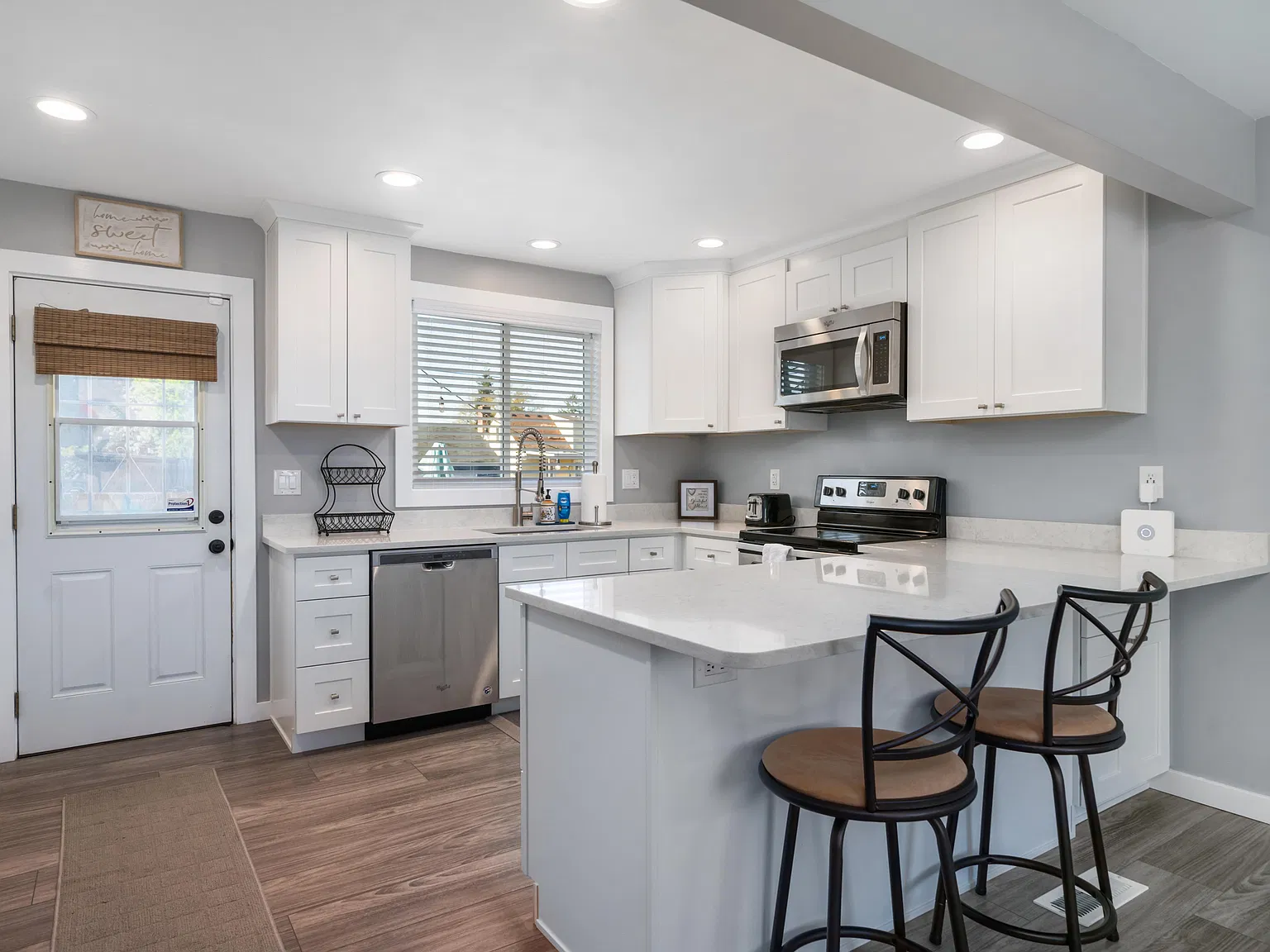 4 bed, 2040 sqft, $3,400 — Photo 3