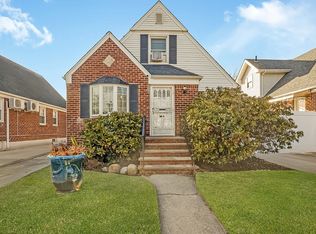 67-22 166th St, Fresh Meadows, NY 11365