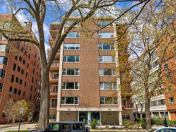 3rd image of 1508 Hinman Ave #5C