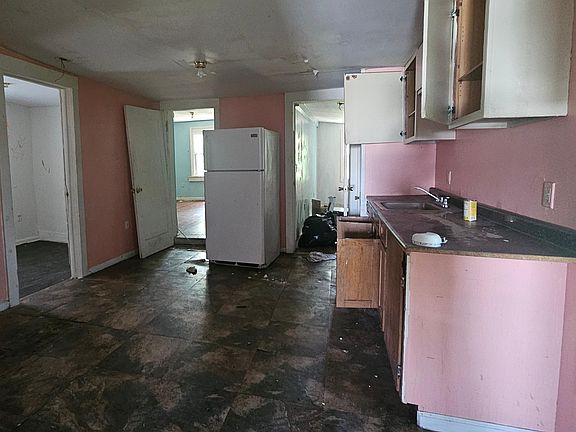5th image of 225 1/2 Columbia St