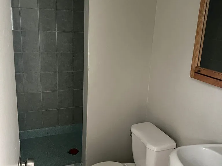5365 Huntington Dr N — Photo 4
