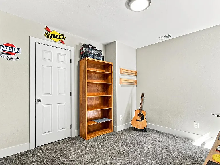 7001 Lynnetree Way — Photo 15