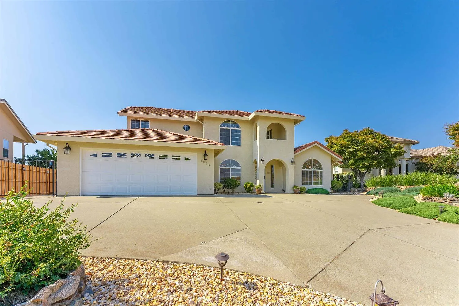 3096 Woodleigh Ln photo 1