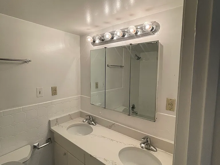 922 24th St NW #221 — Photo 10