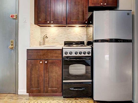 4th image of 248 Broome St #U5