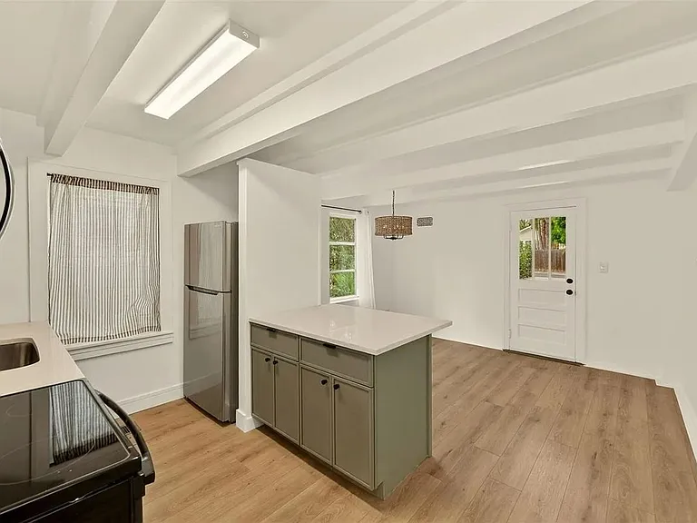 925 16th Ave N #1 — Photo 21