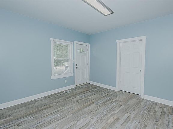 5th image of 1329 Parker St