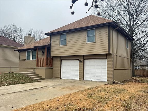 3rd image of 613 SE Westwind Dr