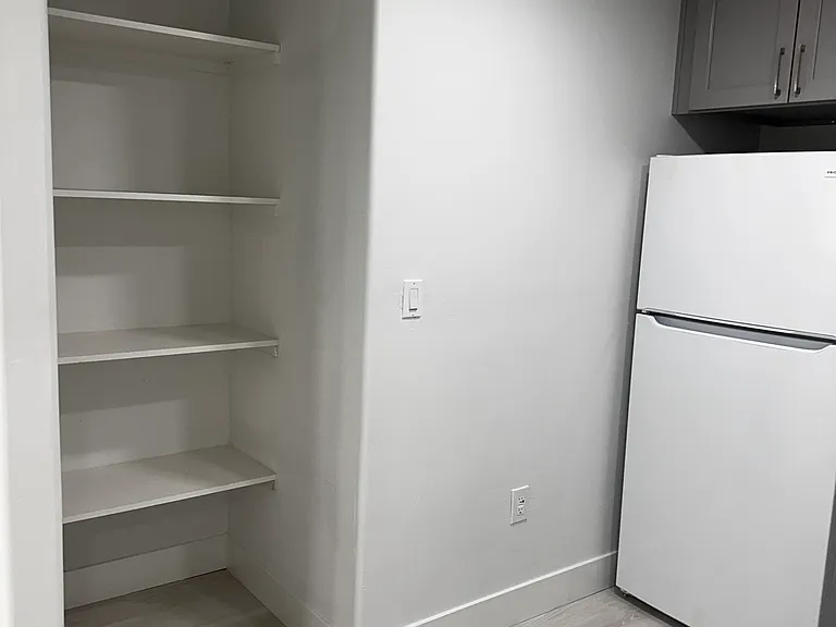 3033 Northrop Ave — Photo 3