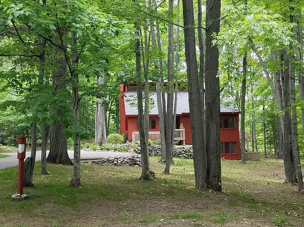958 Heather Dr, Harbor Springs, MI 49740