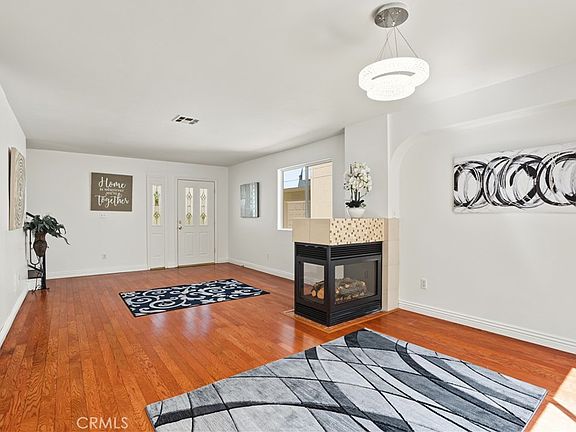 4th image of 18334 Keswick St