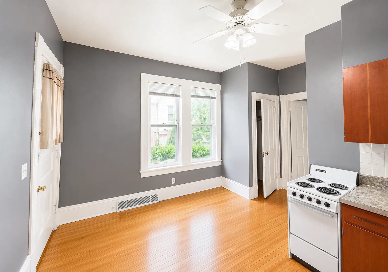 110 East Johnson Fourplex — Photo 3