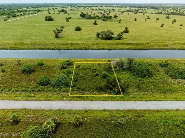 812 Berkshire Dr, Labelle, FL 33935