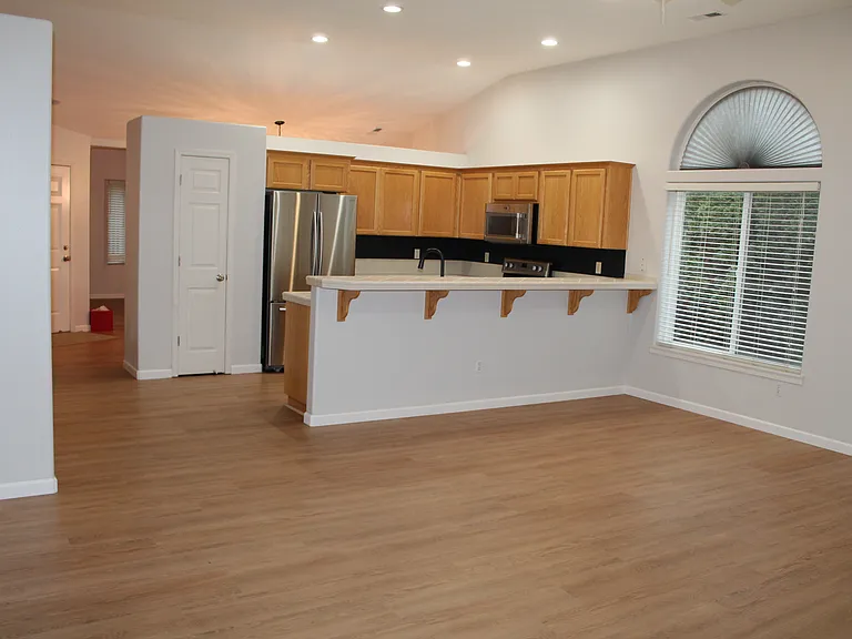 Family room / open concept. Kitchen bar shelf