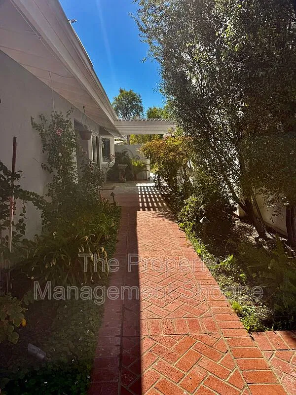 2 bed, 2.0 bath, 1948 sqft, $5,500 — Photo 2