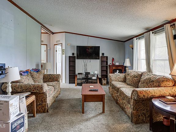4th image of 141 Hensen Ave