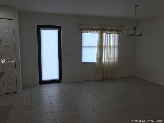 4th image of 820 NE 191st St