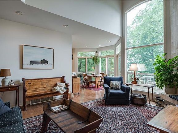5th image of 242 Cypress Knoll Dr