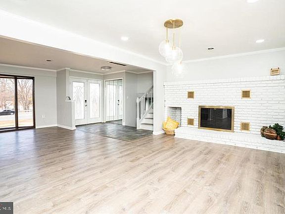 2nd image of 907 Reece Rd