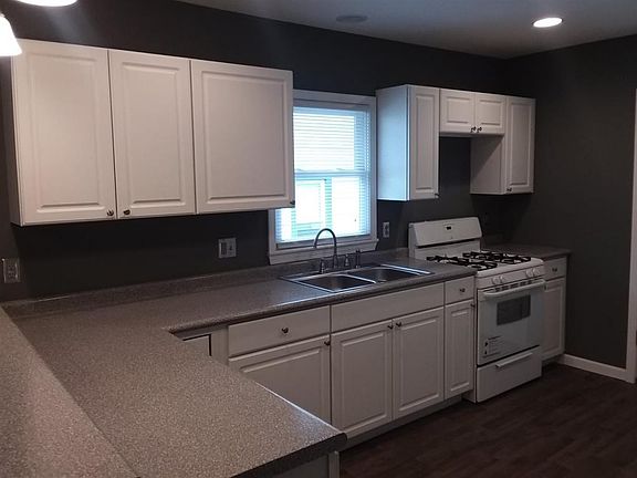 3rd image of 2110 Lincolnway E